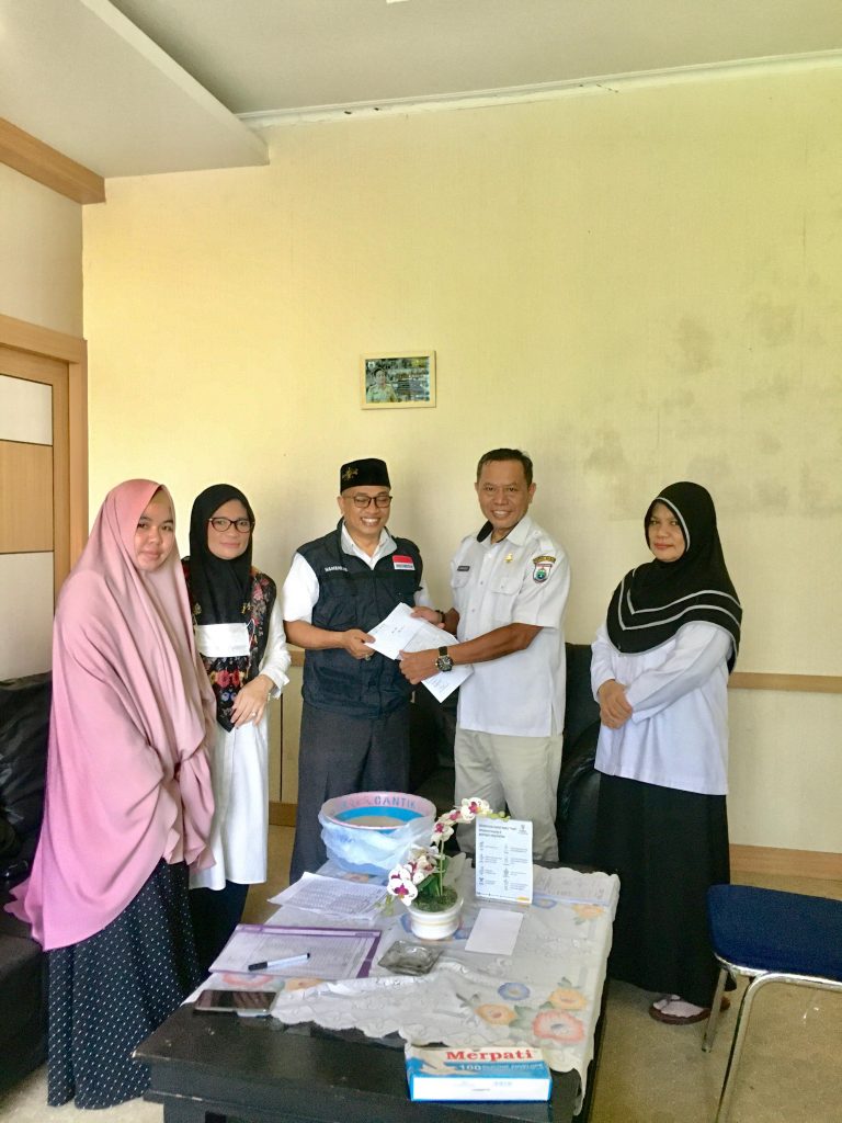 AparaturSipil Negara (ASN) Dinas Kependudukan dan PencatatanSipilProvinsi Sulawesi Barat menyalurkan Zakat Profesi,Infaq dan Zakat Fitrah ke Badan Amil Zakat Nasional Sulawesi Barat AparaturSipil Negara (ASN) Dinas Kependudukan dan PencatatanSipilProvinsi Sulawesi Barat menyalurkan Zakat Profesi,Infaq dan Zakat Fitrah ke Badan Amil Zakat Nasional Sulawesi Barat