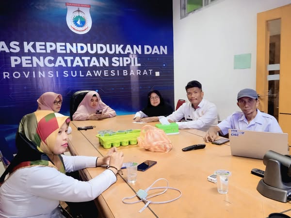 Dinas Kependudukan dan Pencatatan Sipil Provinsi Sulawesi Barat mengikuti Zoom RAKORNAS DUKCAPIL 2025. Direktorat Jenderal Kependudukan dan Pencatatan Sipil (Dukcapil) Kementerian Dalam Negeri Dinas Kependudukan dan Pencatatan Sipil Provinsi Sulawesi Barat mengikuti Zoom RAKORNAS DUKCAPIL 2025. Direktorat Jenderal Kependudukan dan Pencatatan Sipil (Dukcapil) Kementerian Dalam Negeri
