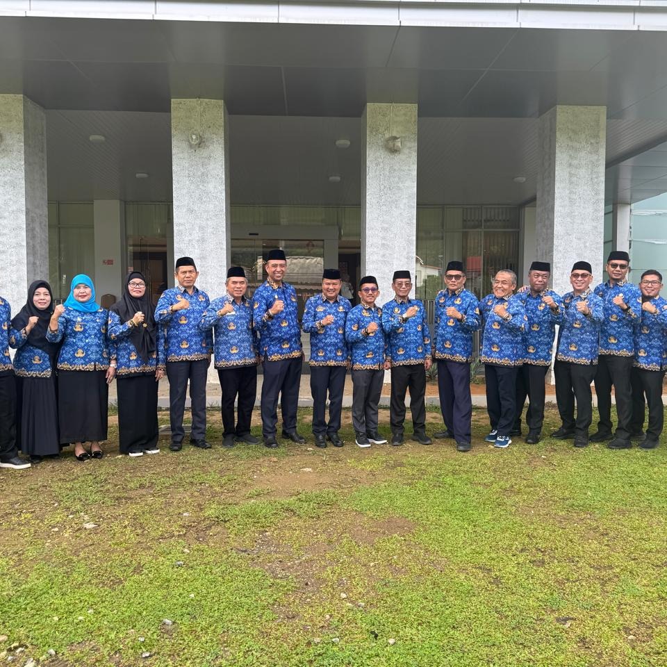 Dinas Dukcapil menghadiri Upacara Memperingati Hari Kesadaran Nasional Pemerintah Prov. Sulawesi Barat di Lapangan Upacara Kantor Gubernur Sulawesi Barat pada Rabu, 17 September 2025. Dinas Dukcapil menghadiri Upacara Memperingati Hari Kesadaran Nasional Pemerintah Prov. Sulawesi Barat di Lapangan Upacara Kantor Gubernur Sulawesi Barat pada Rabu, 17 September 2025.